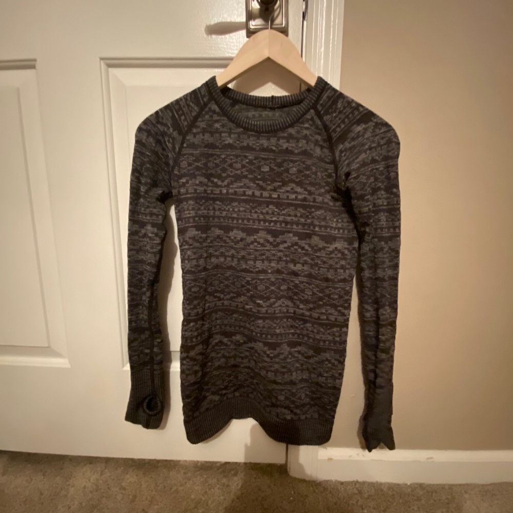 LONG SLEEVE LULULEMON TOP